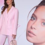 Andreia Rodrigues Instagram – Hoje, na Gala da @associacaosaracarreira ! De Rosa, a cor desta associação, a cor da Sara, a cor do Amor, o maior de todos os super poderes! 💗💫

#fotos @joaopaulo____________