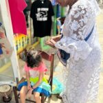 Andreia Rodrigues Instagram – Sal! Devemos voltar aos lugares onde fomos e somos felizes! Foi uma Páscoa diferente mas muito doce, principalmente no que diz respeito a criar memórias. Memórias dos finais de dias, do pôr do sol! Das descobertas. Das brincadeiras! Dos abraços. Da Fátima e do seu sorriso, enquanto fazia o tereré. Das gargalhadas! E das birras 😜  mas essas esquecemos rápido! Até breve, Cabo Verde! Prometemos voltar! E vocês? A que lugares fazem questão de regressar? 🙌🏼 

#ilhadosal #caboverde #memorias #família