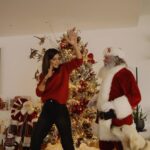 Andreia Rodrigues Instagram – É Natal!!! O Espírito Natalício chegou cá a casa, não há dúvidas! E por aí? Já tratam de tudo? Daqui envio energias Natalícias e desejos de que o vosso Natal seja recheado de muitas alegrias! E agora vou fazer rabanadas!