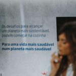 Andreia Rodrigues Instagram - Sabiam que o frigorífico e o forno são os eletrodomésticos mais importantes para os portugueses? Concordam? Eu concordo!!!! ☺️ Esta semana fui até ao evento da Beko, para conhecer as soluções que nos ajudam a ir mais longe e a tornar a nossa casa mais sustentável. Por exemplo, descobri que os frigoríficos HarvestFresh têm um sistema que simula o ciclo solar para preservar a frescura e nutrientes das frutas e vegetais. Desta forma, permite uma alimentação mais saudável e evita o desperdício ao prolongar o seu ciclo de vida! Com pequenas mudanças no nosso dia-a-dia, podemos fazer a diferença no planeta 💚🌏 @beko.pt #Pub #SustentabilidadeBeko #Sustentabilidade #VidaSaudável