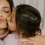 Andreia Rodrigues Instagram – Inês! Há 3 anos chegaste a este mundo e desde então tens sido luz nas nossas vidas! Doce, atenta, carinhosa, perspicaz, enérgica, conversadora, cheia de sentido de humor. Não consigo imaginar esta vida sem ti! És amor! Tem sido uma viagem incrível ao teu lado, adormecermos juntas enquanto me agarras na cara, ouvir as tuas gargalhadas, ouvir-te a contar histórias, cantar e dançar contigo! És uma benção, meu amor! Inês! 💗