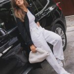 Andreia Rodrigues Instagram – Último dia de compras para o Natal! Que tal este look?! E agora há todo um dia frente, mas apesar do trânsito caótico, destes dias, confesso-vos que conduzir me traz tranquilidade, ouço música, canto, arrumo ideias e saber que conto com a LeasePlan é um verdade descanso! E por aqui como estão os últimos preparativos? Evitam conduzir nestes dias ou não?

#parceria #leaseplan #leaseplanportugal