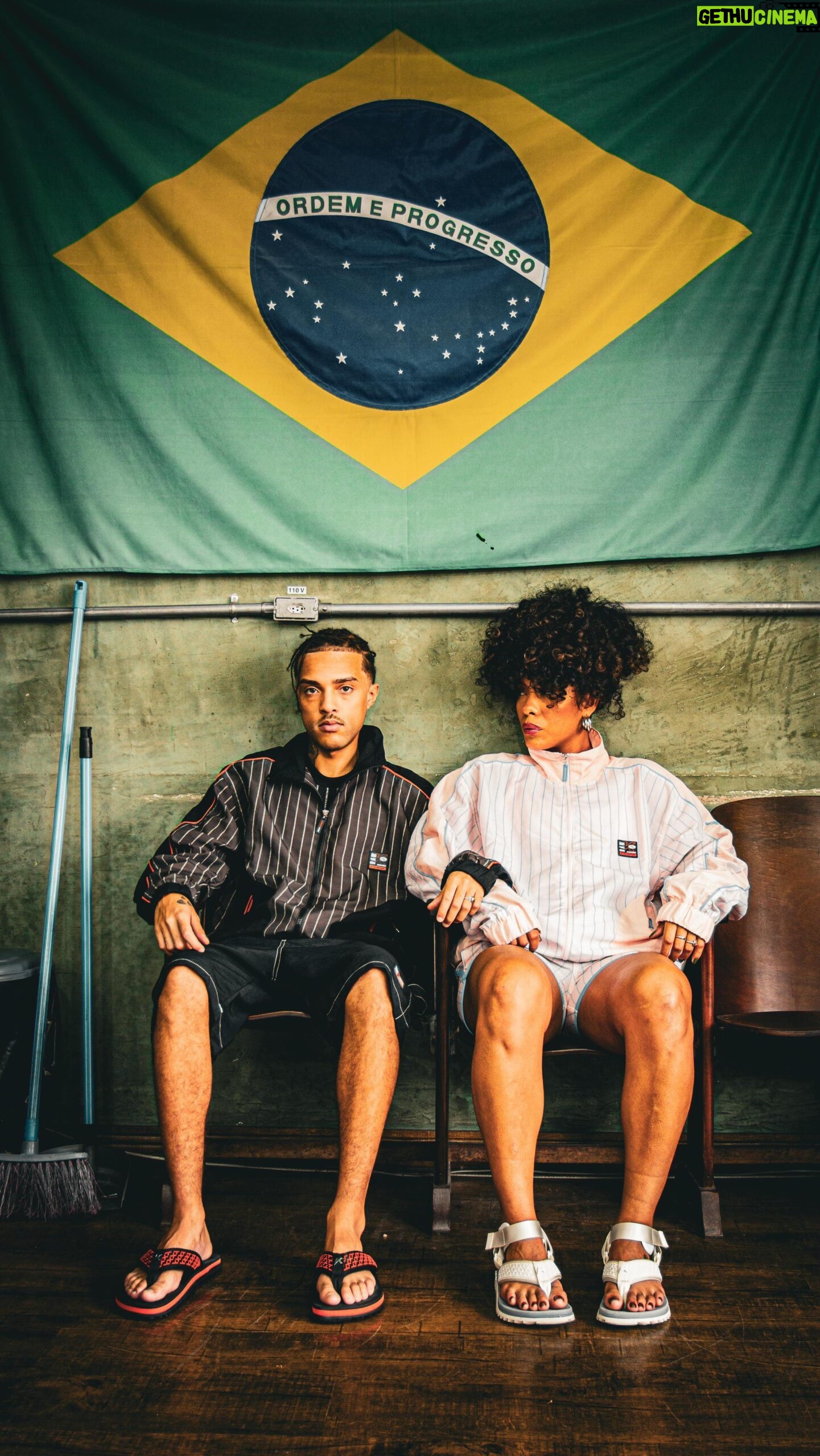Andressa Alves - 3 Likes - E esse drop perfeito @baw_official & @kenner ? Já tamo aqui na quebrada ficando alinhados e na régua para aquele rolezin maroto!
Além da BAW ser comfy é vertasil e veste muito bem, nossa cara né?
Você pode adquirir essa collab nas lojas físicas do Bom retiro, Eldorado, Morumbi em Sp e no Rj no Rio sul e no barra shopping, ou o no site oficial da BAW usando nosso cupom DEFANIBAW para 15% de desconto. Se eu fosse vocês não perdiam tempo! ➰🫶🏽
Barbearia @_lacasaoficial | @cacoconche
📷 @ale_frederico