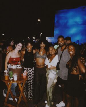 Andressa Alves Instagram - Salvador eu te amo!  Essa viagem foi uma das mais incríveis que fiz… me reconectei com o meu eu, reconectei com  amigos de lá, encontrei outros de cá, conheci pessoas incríveis, conheci o festival universo paralelo & TRINTEI em minha casa e em breve estou de volta!