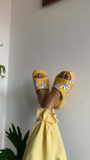 Andressa Alves Instagram - #melissahits é tudo para mim! 

Além de conforto, flexibilidade, resistência é reciclável e vegano, tem tudo a ver comigo! 

E eu que não sou boba já adquiri minhas duas preferidas, a Melissa Town Sandal & a  Melissa free print platform que é a mais nova queridinha e novidade na Melissa, vocês podem adquirir também na loja virtual oficial da @melissaoficial (melissa.com.br), no APP, na Galeria E Melissa São Paulo e nos clubes espalhados pelo Brasil. 

#commelissa #publi