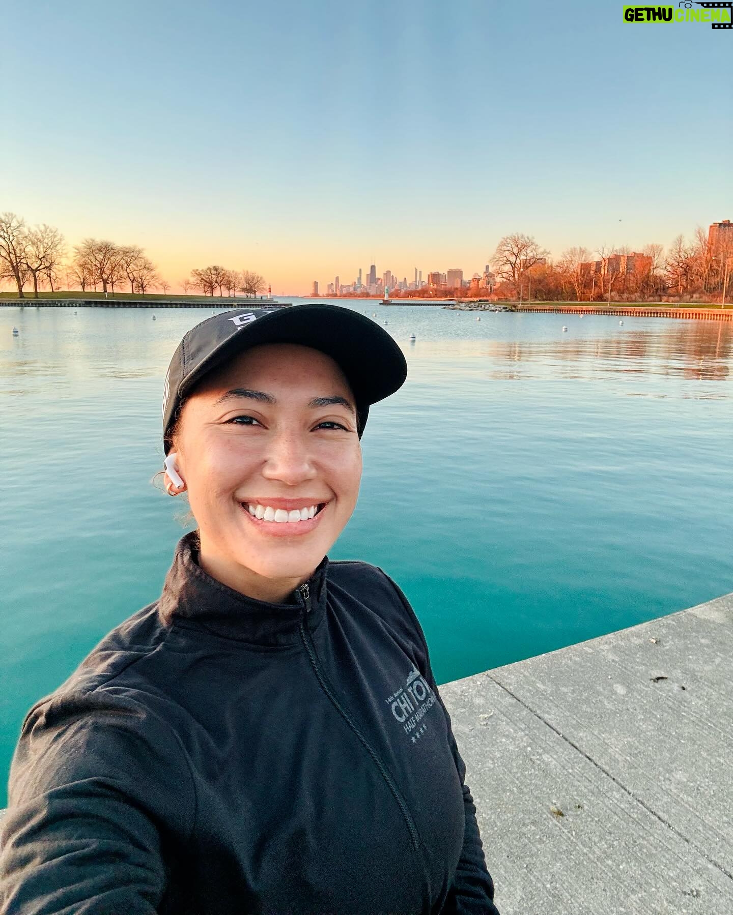 Andy Allo - 4.8K Likes - Hit a PR today and broke an hour running a 10k!! 🥹😭🙌🏽🏃🏽♀️ 9:39 min/mile and shaved off 4 minutes from my last 10k!
Story time: I had hit Mile 5, in the home stretch, and @mileycyrus song ‘We Can’t Stop’ came on my run playlist and I said a Hey Siri skip song but she didn’t skip. So I asked again Hey Siri Skip Song and she still didn’t do it. I was feeling tired and was about to yell at Siri haha but then it hit me, THIS is the song I needed to hear and when I accepted it, everything changed. We can’t stop baby! Let’s go! It’s like a got a second wind. I picked up the pace and I felt like the Terminator on a mission. 😂😂
Anyway, super proud of myself cus there’s nothing like starting the day off with a quick 10k haha. Shout out to @gritendurance & @coachjiml inspiring me to keep going! 💪🏽🏃🏽♀️
Ps. Sunrises are my love language and this mornings did not disappoint. #chicagoskyline was doing her thing. 🥰
#10krun #runchitown #allcommunityevents #runner #selflove #selfcare #pr #personalrecord #endurancerunning #athlete