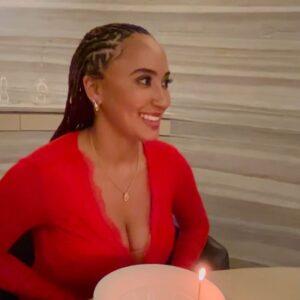 Andy Allo Instagram - Seriously felt so beautiful and loved on this birthday 🥰 
And I am obsessed with this dress. 

Thank you @chicagomakeupartists & @taizethebarber1 for making me look and feel like a goddess 👑 💫 

📸 @meaganshuptar 

#capricorn #januarybaby #painthetownred