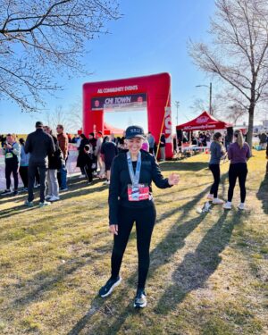 Andy Allo Instagram - Hit a PR today and broke an hour running a 10k!! 🥹😭🙌🏽🏃🏽‍♀️ 9:39 min/mile and shaved off 4 minutes from my last 10k! 

Story time: I had hit Mile 5, in the home stretch, and @mileycyrus song ‘We Can’t Stop’ came on my run playlist and I said a Hey Siri skip song but she didn’t skip. So I asked again Hey Siri Skip Song and she still didn’t do it. I was feeling tired and was about to yell at Siri haha but then it hit me, THIS is the song I needed to hear and when I accepted it, everything changed. We can’t stop baby! Let’s go! It’s like a got a second wind. I picked up the pace and  I felt like the Terminator on a mission. 😂😂

Anyway, super proud of myself cus there’s nothing like starting the day off with a quick 10k haha. Shout out to @gritendurance & @coachjiml inspiring me to keep going! 💪🏽🏃🏽‍♀️

Ps. Sunrises are my love language and this mornings did not disappoint. #chicagoskyline was doing her thing. 🥰

#10krun #runchitown #allcommunityevents #runner #selflove #selfcare #pr #personalrecord #endurancerunning #athlete