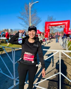 Andy Allo Instagram - Hit a PR today and broke an hour running a 10k!! 🥹😭🙌🏽🏃🏽‍♀️ 9:39 min/mile and shaved off 4 minutes from my last 10k! 

Story time: I had hit Mile 5, in the home stretch, and @mileycyrus song ‘We Can’t Stop’ came on my run playlist and I said a Hey Siri skip song but she didn’t skip. So I asked again Hey Siri Skip Song and she still didn’t do it. I was feeling tired and was about to yell at Siri haha but then it hit me, THIS is the song I needed to hear and when I accepted it, everything changed. We can’t stop baby! Let’s go! It’s like a got a second wind. I picked up the pace and  I felt like the Terminator on a mission. 😂😂

Anyway, super proud of myself cus there’s nothing like starting the day off with a quick 10k haha. Shout out to @gritendurance & @coachjiml inspiring me to keep going! 💪🏽🏃🏽‍♀️

Ps. Sunrises are my love language and this mornings did not disappoint. #chicagoskyline was doing her thing. 🥰

#10krun #runchitown #allcommunityevents #runner #selflove #selfcare #pr #personalrecord #endurancerunning #athlete
