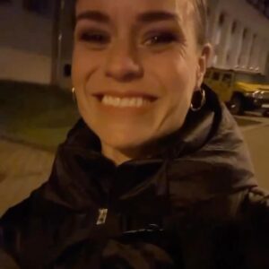 Anet Antošová Instagram - Is there anything BIGGER than LOVE?! 

Je mi ctí mít na svědomí tuhle úžasňárnu jménem KORNCERT @jirikorn.korncert a tenhle ještě úžasnější TÝM @jirikorndancers 

MILUJI & DĚKUJI
