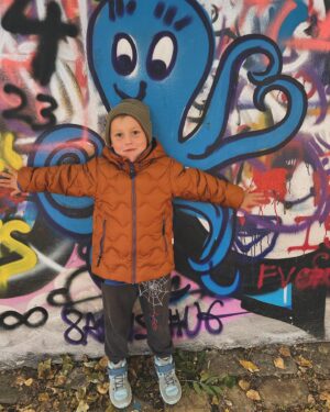 Aneta Krejčíková Instagram - Podzim a zima vždycky ve @skibikids 

#Reima jedna z oblíbených funkčních značek, poněvadž není špatného počasí, jenom špatného oblečení🍁🌨️🌧️🌦️❄️

#affenzahn barefootové vždycky stylově a hravě barevné botičky

#kleankanteen ekologické nerezové láhve, termosky a svačinové boxy

🐣🐒🦄@skibikids