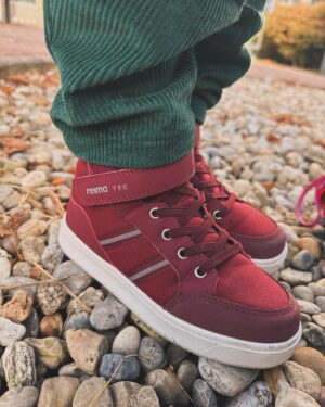 Aneta Krejčíková Instagram - Podzim a zima vždycky ve @skibikids 

#Reima jedna z oblíbených funkčních značek, poněvadž není špatného počasí, jenom špatného oblečení🍁🌨️🌧️🌦️❄️

#affenzahn barefootové vždycky stylově a hravě barevné botičky

#kleankanteen ekologické nerezové láhve, termosky a svačinové boxy

🐣🐒🦄@skibikids