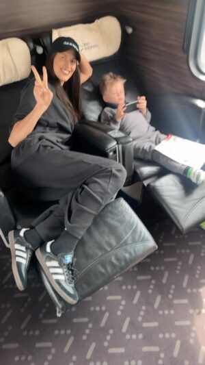 Aneta Vignerová Instagram - Já se tak těšila zase na výlet vlakem❤️❤️ taky jezdíte?máte to jako relax ?