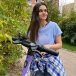 Anfisa Vistingauzen Instagram - 10 июня в 20:00 на ТНТ смотрите сериал «Ткачёвы на связи» с моим участием 📺 ⠀ Ждите мою весёлую и дерзкую Яну 😈