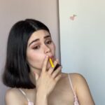 Anfisa Vistingauzen Instagram - Когда ты не куришь, и из всех сигарет у тебя дома только детская палочка брата с сестрой ⠀ #куритьвредно #самопробы