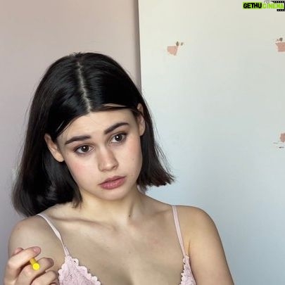Anfisa Vistingauzen Instagram - Когда ты не куришь, и из всех сигарет у тебя дома только детская палочка брата с сестрой ⠀ #куритьвредно #самопробы