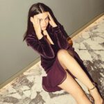 Anfisa Vistingauzen Instagram - У меня есть мечта - несколько месяцев пожить в центре. ⠀ Казалось бы, затея интересная и весьма осуществима, но на самом деле - найти классную квартиру в центре Москвы, где можно было бы пожить несколько месяцев, да ещё и с собакой, - довольно сложно. ⠀ Поэтому я придумала себе приключение: несколько раз в месяц оставаться в каком-нибудь классном отеле в самом центре. Больше всего в Москве я люблю Замоскворечье и Патрики. Но и новые места - это всегда увлекательно! ⠀ Например, в конце сентября у меня было несколько съёмочных дней в Таганском районе. И я заранее знала что одна смена закончится ближе к ночи, а на следующую вставать надо в 8 утра. ⠀ И чтобы не тащиться с утра по пробкам - я остановилась в прекрасном отеле @movenpickmoscowtaganskaya 💜 Сам номер, обслуживание, завтрак и местоположение - просто восторг! ⠀ И настолько мне понравилось, что я решила остаться там ещё на две ночи. Позвала свою талантливую подругу @v.ann.gog и мы наделали с ней шикарных снимков, как из фильма про 60-е 📸