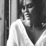 Angélica Celaya Instagram - As a great poet once said Got some dirt on my shoulder, could you brush it off for me? 📸 @esquedachris 💋 @johnymakeup