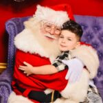 Angélica Celaya Instagram – Alessandro le pregunto a Santa 🎅🏼 
Que era lo que el quería para navidad
Le dijo que un abrazo ♥️🎄

@angel_alessandro_garcia 
#merrychristmas #feliznavidad