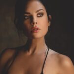 Angélica Celaya Instagram - There’s no off switch to internal shine ✨ Termina tu día/ semana agradeciendo. Haz una lista de todo lo bueno que te ha sucedido. Y te descansaras sintiéndote bendecida 🙏🏻 📸 @esquedachris 💋 @johnymakeup