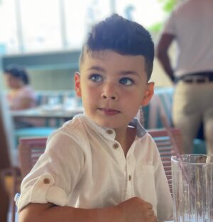Angélica Celaya Instagram - Y llegaste a tus 5!!!⭐️
 Mi amor, mi mejor amigo, mi cómplice en travesuras !!!
 Gracias Dios mío por darme a mi propio ángel de carne y hueso! 💙 
HappyBirthday 
mi Angel Alessandro 

Pronto llegaré a celebrarte y darte el mas grande los abrazos !! 💛