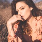 Angélica Celaya Instagram - Breathe and take a break. 💫 tiempo es lo que necesitamos para Avanzar para uno mismo Apurarnos a querernos uno mismo Alcanzar la meta de realmente entendernos Quienes somos en este mundo caótico que solo nubla nuestra vista de quienes somos realmente 💛 📸 @esquedachris