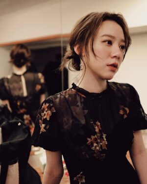 Angel Wang Instagram - 記者會那天的後臺🤍
下午為了選擇哪張當封面掙扎了很久
雖然本來是第二張贏了
但我很抱歉的在發完文後發現版面格式的問題
我只好選第二名了🥹🥹🥹
還是要告訴我 你們喜歡哪樣的我唷❤️

Hair Stylist / @yun331 @driven.by
Make Up / @backstage_aga @backstage_makeup
Outfit / @allsaintstaiwan @allsaints_style #AllSaintsTaiwan
Photographer / @tristashen