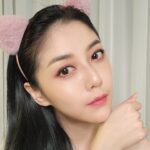 Angel Han Instagram - 最近無聊，在網上一直看網紅妹妹們的彩妝教學～趁今天拍彩妝品文章照片時，來大手大腳的試試網紅眼妝🤗 結果…好像…我下手太重…所以比較適合拍照🤔 如果是正常外出行走，應該會嚇到人吧～🤣