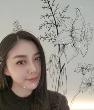 Angel Han Instagram - 到一家漂亮舒服的咖啡廳❤️❤️❤️