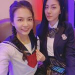 Angel Han Instagram – 你們是喜歡蓓蓓的可愛款，還是我這種高傲兇兇學姐款😏😏😏
#耶誕制服趴 @bugssapphire #學生服