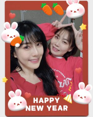 Angel Han Instagram - 我和我妹，祝大家兔年行大運❤️
但沒有什麼比健康，平安更重要的了！
都要好好照顧自己好嗎？😘