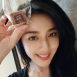 Angel Han Instagram - 我的助理佐佐開手作點心店❤️❤️❤️ @mocha_sweet_tw 我叫他兒子，他叫我媽咪～可是時間久了，我都忘了為什麼要這樣叫 他說：有一次開車載我，他下車買麵包，旁邊剛好有警察，警察問：你媽媽是不是在車上等你…… 所以，從此以後，我就是他媽咪了🤣