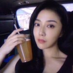 Angel Han Instagram - 很認真嚴肅的……喝楊桃汁？？？🫤