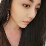 Angel Han Instagram - 好久沒曬太陽了……今天曬一天😭 曬到脖子紅了……也曬到頭痛😔 好的！戲快殺青了！再撐一下🥳
