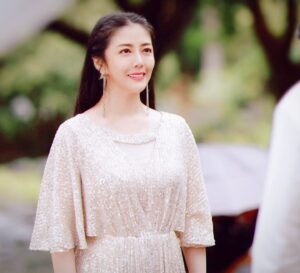 Angel Han Instagram - 看著你笑😊
@dramasettvtw