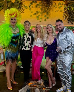 Angela Finger-Erben Instagram - Day #3 🤍 Es war viiiieeel los! Cora hat das Camp verlassen und @rtlplus bricht zusammen, weil sich zu viele einloggen wollten, um uns „Die Stunde danach“ zu gucken! Es tut uns so leid, dass sowas passiert 🫣 Es war nämlich grandios: viele Live Schalten nach Australien, auch zu Sonja und Jan, exklusives Bildmaterial aus dem Camp und tolle Gäste @julianfmstoeckel @diva_dd_vip @cosimoofficial #ibes #dsd #danke #style @miss.mulo @annika.stylist 📸 @babssi_film @miss.mulo