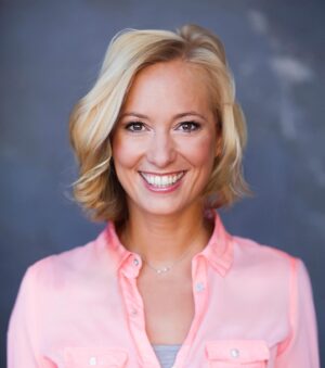 Angela Finger-Erben Instagram - Bin voll im Trend mit dem Short-Bob oder Long-Bob oder Bob fahren! You like? 👍🏽 oder 👎🏽? #frisur #new Ist ja schon eine Überwindung lange Haare abschneiden zu lassen 🫣