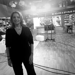 Angela Gerekou Instagram - Αγαπημένοι παλιοί φίλοι Νάνσυ και Θανάση σας ευχαριστώ για την όμορφη κ ζέστη κουβέντα που κάναμε!
Σαν χθες ήταν,αυτά που είχαμε ξανά μοιραστεί μαζί!!! Καλή Συνέχεια!!!❤️✨ 
#AngelaGerekou #interview 
#studio4 #ert1 @studio4_ert @nancyzabetoglou @thanasis__anagnostopoulos