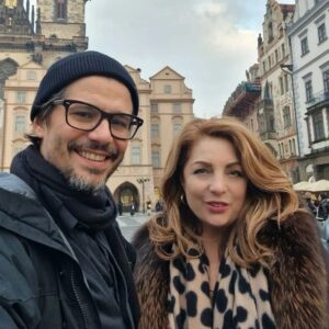 Angela Gerekou Instagram - Με τον σπουδαίο εμπνευστή PhD Pavel Sitek του προτύπου  πολιτιστικού κέντρου τεχνών και καινοτομίας #HYBERSKA και την ομάδα του στην Πράγα! Αποδέχομενη την πρόσκληση τους συναντηθήκαμε και συζητήσαμε για προγράμματα συνεργασίας Τσεχίας  και Ελλάδας πάνω στα πεδία του πολιτιστικού και οικολογικού αγροτουρισμού. Σπουδαία η πρόταση του Πανεπιστημίου Facolta of life sciences για συνεργασία προώθησης καινοτόμων μοντέλων τουριστικής ανάπτυξης  βάσει των ευρωπαϊκών προγραμμάτων μέσα από την αειφορία και την ανάδειξη τοπικών ταυτοτήτων με βάσει την κυκλικη οικονομία νέων μεθόδων διαχείρισης υδάτινων πόρων… Περισσότερα στην συνέχεια... Η Αρχή είναι το ήμισυ του Παντός!
Συνεχίζουμε να εργαζόμαστε  με Πίστη κ Ελπίδα για μια όμορφη ζωή για όλους! 🤍 #Prague #Greece #AngelaGerekou⁸