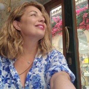 Angela Gerekou Instagram - 🌷