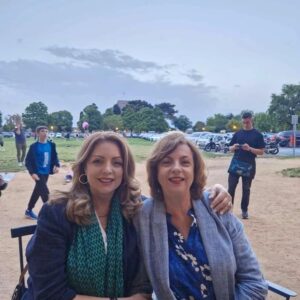 Angela Gerekou Instagram - Ακόμη μια συνάντηση στο όμορφο Λιστον μας στην Κέρκυρα περιμένοντας το Πάσχα, με την αγαπημένη μου Νινα κ τον Γιώργο!!🙏🏻🌺🌻🌼
#corfu #easter #AngelaGerekou