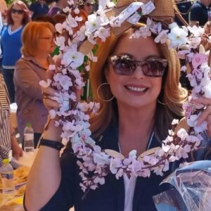 Angela Gerekou Instagram - Θαυμάζω....θαύμα ΖΩ!
ΜΕΓΑΛΗ ΤΕΤΑΡΤΗ σήμερα – Την Μεγάλη Τετάρτη το πρωί γίνεται η Προηγιασμένη Θεία Λειτουργία και το απόγευμα ή το βράδυ γίνεται το Μυστήριο του Αγίου Ευχελαίου, όπου ο παπάς διαβάζει επτά Ευαγγέλια και επτά ευχές για να ευλογήσει λάδι που το χρησιμοποιούμε για τη θεραπεία ψυχικών και σωματικών ασθενειών!!
#Εύχομαι από ψυχής σε όλους Καλό κ Ευλογημένο  μήνα.. Καλή πρωτομαγιά!!
Με θεραπεία την  Αγάπη σε ότι μας κρατάει πίσω και  δεν μας ελευθερωνει!!
🙏❤️🌺🌻⚘️🌼 #AngelaGerekou