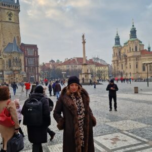 Angela Gerekou Instagram - Με τον σπουδαίο εμπνευστή PhD Pavel Sitek του προτύπου  πολιτιστικού κέντρου τεχνών και καινοτομίας #HYBERSKA και την ομάδα του στην Πράγα! Αποδέχομενη την πρόσκληση τους συναντηθήκαμε και συζητήσαμε για προγράμματα συνεργασίας Τσεχίας  και Ελλάδας πάνω στα πεδία του πολιτιστικού και οικολογικού αγροτουρισμού. Σπουδαία η πρόταση του Πανεπιστημίου Facolta of life sciences για συνεργασία προώθησης καινοτόμων μοντέλων τουριστικής ανάπτυξης  βάσει των ευρωπαϊκών προγραμμάτων μέσα από την αειφορία και την ανάδειξη τοπικών ταυτοτήτων με βάσει την κυκλικη οικονομία νέων μεθόδων διαχείρισης υδάτινων πόρων… Περισσότερα στην συνέχεια... Η Αρχή είναι το ήμισυ του Παντός!
Συνεχίζουμε να εργαζόμαστε  με Πίστη κ Ελπίδα για μια όμορφη ζωή για όλους! 🤍 #Prague #Greece #AngelaGerekou⁸