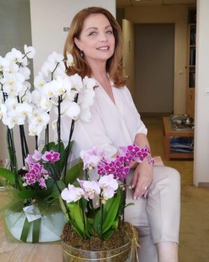 Angela Gerekou Instagram - Καλό Μήνα!!
Γεμάτος λουλούδια, στις καρδιές μας!!
και Καλή τουριστικη μας σεζόν!!!🙏🏻💐❤️
#gnto #president #ΕΟΤ #AngelaGerekou 
#visitGreece
