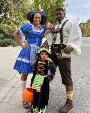 Angela Lewis Instagram - Halloween 2022 was So. Fun! We found the cutest witch of all time! So cute I just couldn’t push her in the oven. 😂Can you guess what the family theme was? 

#halloween2022 #fairytale #brothersgrimm
