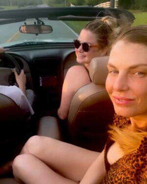 Angela Lindvall Instagram - There’s nothing better than good weather, family, and a convertible ✌️ 
Taking a sunset drive in Sebastian’s new ride w my sis #simplelife