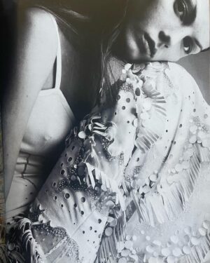 Angela Lindvall Instagram - RIP 🙏🏻 @patrickdemarchelier 
One of the greatest photographers of our times!
I’m so grateful and honored to have worked with you on so many amazing projects. This was one of my first for @harpersbazaarus styled by @themelanieward in Paris