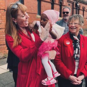Angela Rayner Instagram - High-five! 🙌🏻🌹🌸