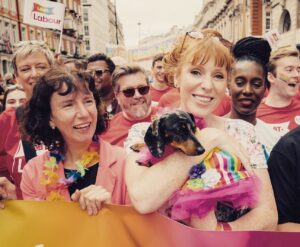Angela Rayner Instagram - Made a new friend at #pride🌈 

#pride2022 #pride #gaypride 
#prideinlondon #londonpride 
#lgbt #lgbtlabour #labour 
#dogs #dogsofinstagram