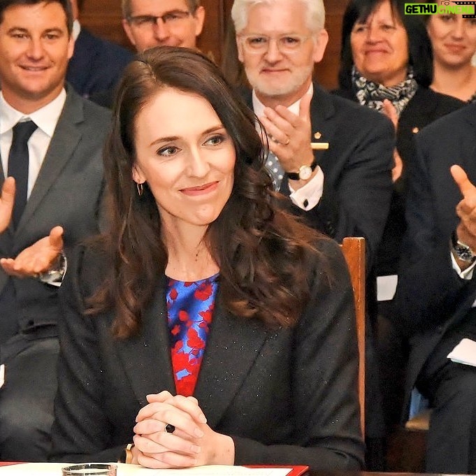 Angela Rayner - 2.7K Likes - PM to take "direct control" of the Government handling #coronavirus crisis? Well who on earth has been in charge the last three months then? Meanwhile the NZ PM Jacinda Ardern has said she could lift all social distancing measures to return the country to normal life, bar the international border closure, as early as next week? We are way behind! 😡